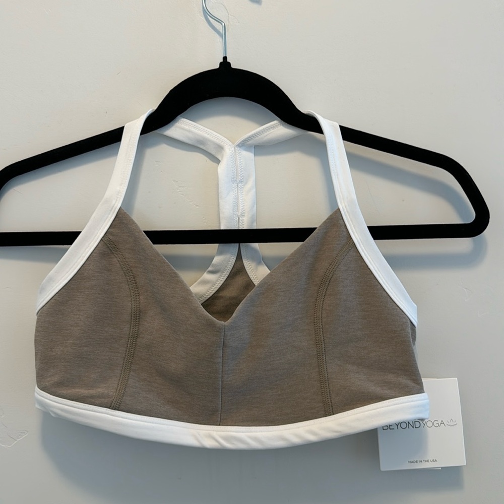 Beyond Yoga outline bra NWT